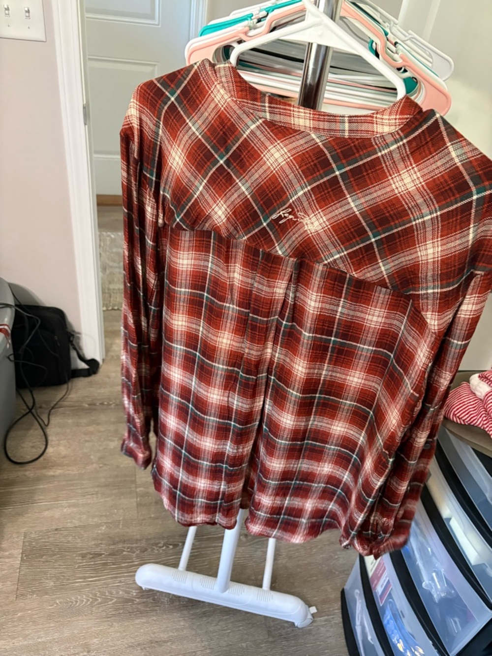 Legendary Whitetails button down - Picture 4 of 5